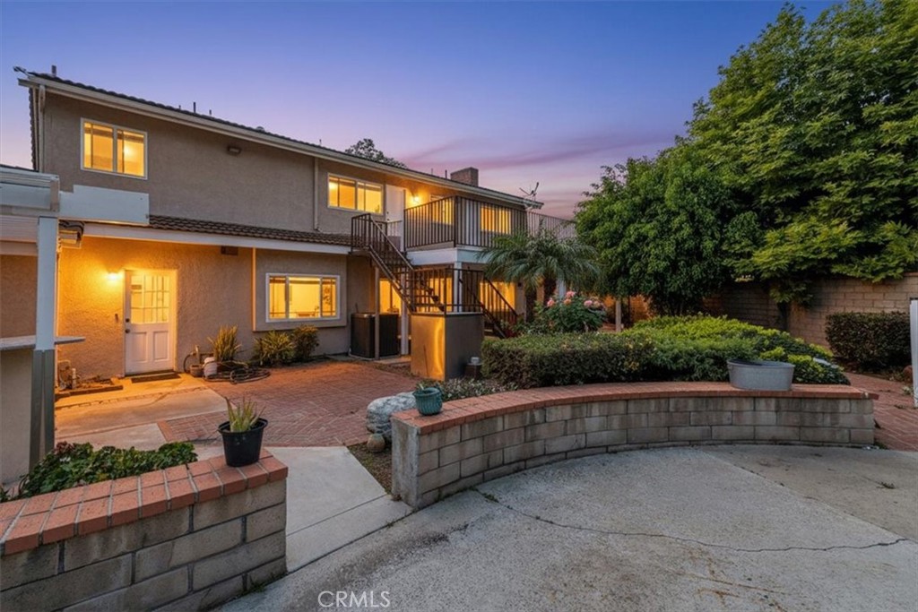 https://media.crmls.org/medias/5b188d7a-3cf1-4a69-8fad-e11ef8b1f047.jpg?preset=X-Large