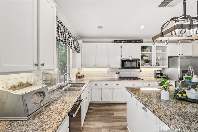 Detail Gallery Image 16 of 46 For 23799 Brookside Ct, Murrieta,  CA 92562 - 6 Beds | 3/1 Baths