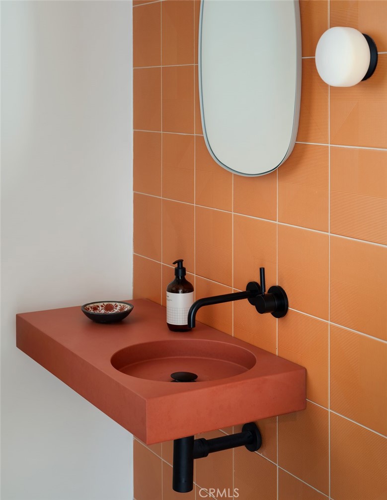 5b18f420 E342 4de2 B22c Ab6db06e83c8