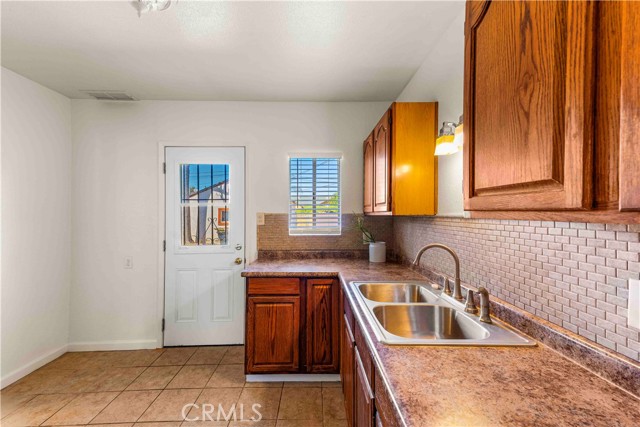 Detail Gallery Image 21 of 27 For 10817 Rosecrans, Norwalk,  CA 90650 - 3 Beds | 1 Baths