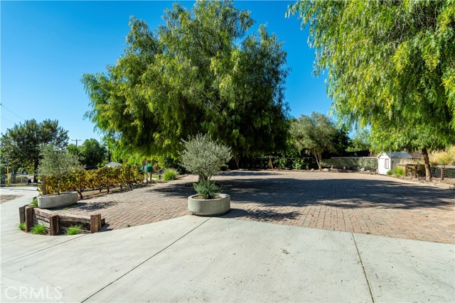 10161 Foothill Boulevard, Sylmar CA: https://media.crmls.org/medias/5b19b467-8ae2-4c4c-a5cb-512d6d2cdf6c.jpg