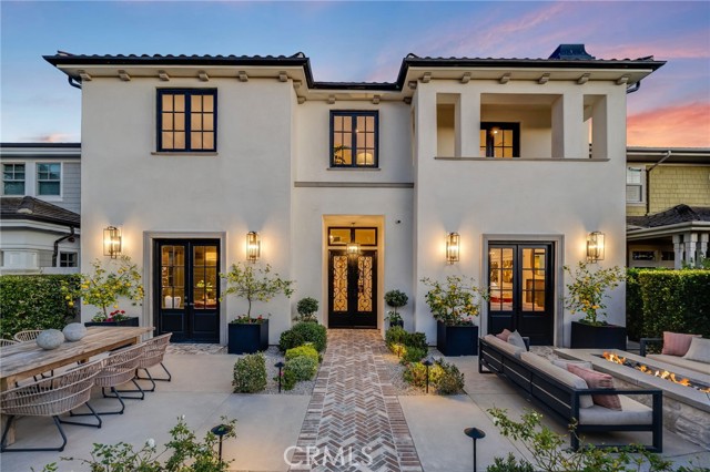 Detail Gallery Image 2 of 45 For 526 Riverside Ave, Newport Beach,  CA 92663 - 5 Beds | 6/1 Baths