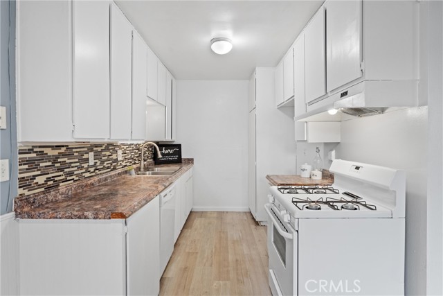 Detail Gallery Image 7 of 25 For 1317 via Santiago #C,  Corona,  CA 92882 - 2 Beds | 1/1 Baths