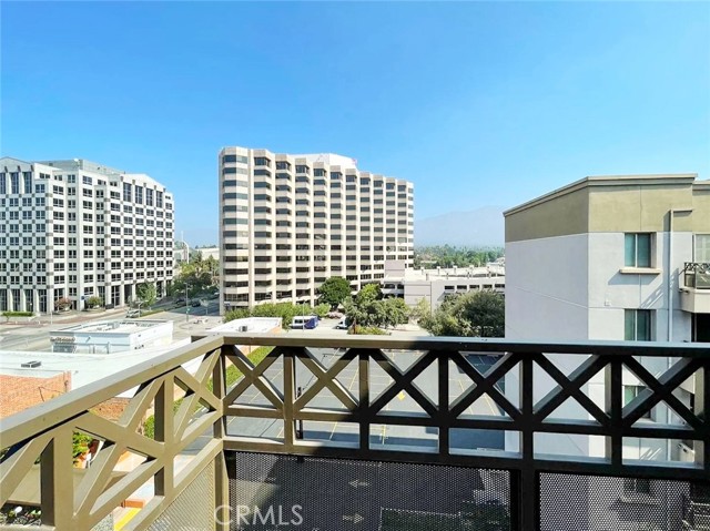 931 E Walnut Street, Pasadena CA: https://media.crmls.org/medias/5b1b5ff7-96d2-41e5-a54b-5c273de177d9.jpg