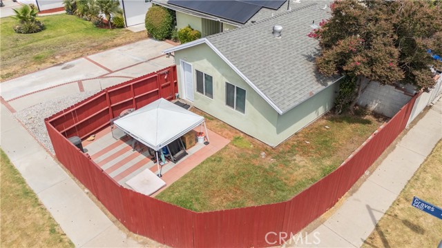 6402 Graves Avenue, Van Nuys CA: https://media.crmls.org/medias/5b1bcb82-eea4-46d8-9ee9-904777c6b9c8.jpg
