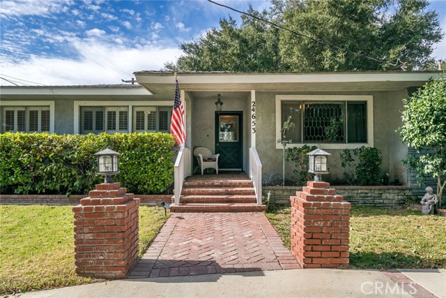 Detail Gallery Image 5 of 53 For 24653 Valley St, Newhall,  CA 91321 - 6 Beds | 3 Baths