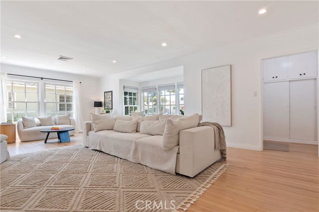 4634 Nagle Avenue, Sherman Oaks CA: https://media.crmls.org/medias/5b1d7452-59a8-4683-9824-8ee4d9130a2c.jpg