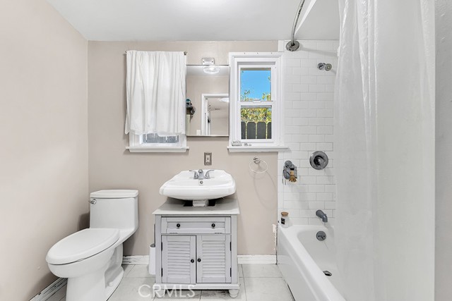 Detail Gallery Image 14 of 31 For 10549 Mcclemont Ave, Tujunga,  CA 91042 - 4 Beds | 2 Baths