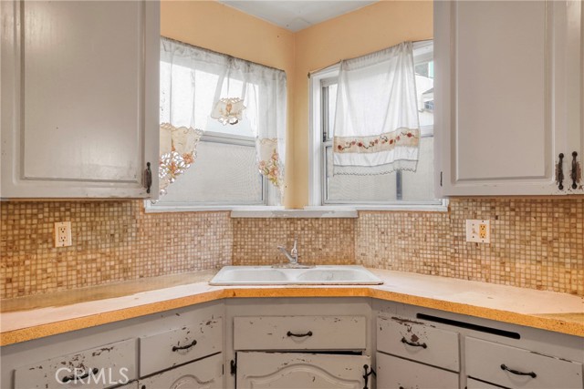 Detail Gallery Image 26 of 44 For 10807 Compton Ave, Los Angeles,  CA 90059 - 5 Beds | 3 Baths