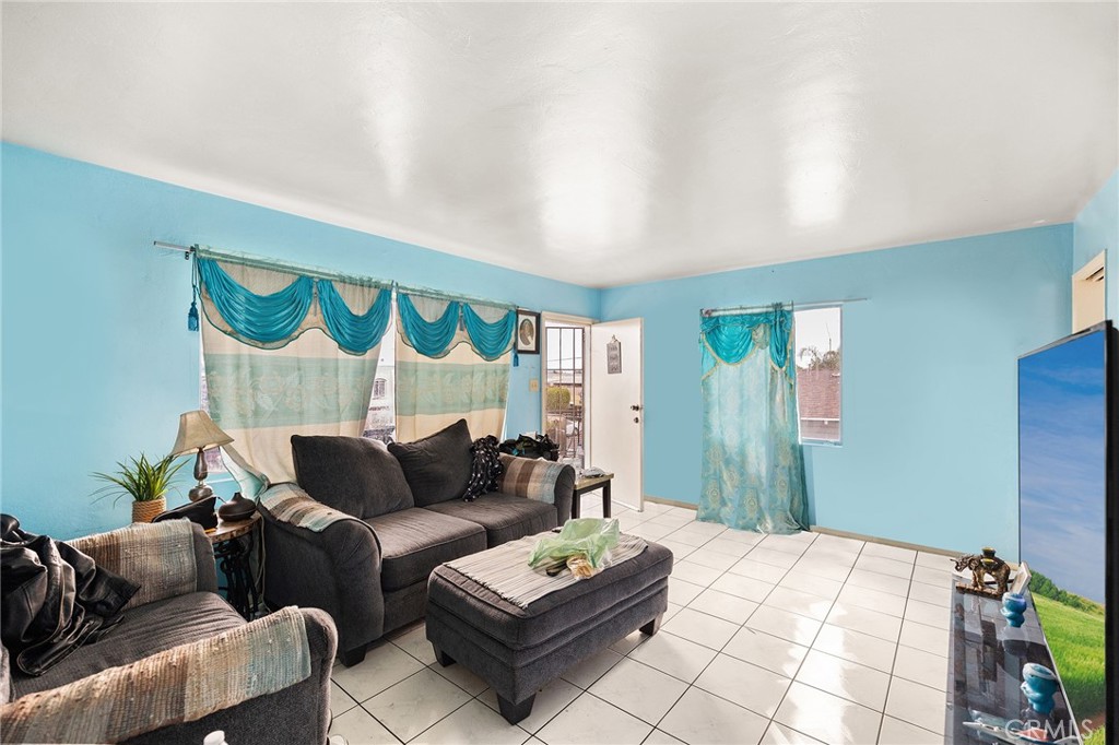 4077 Winona Avenue - photo 10