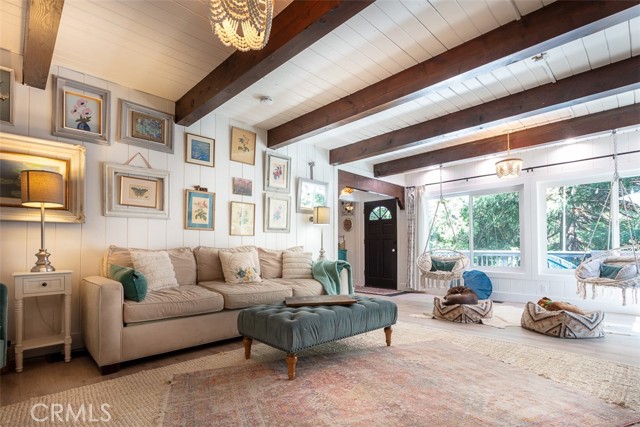 Detail Gallery Image 8 of 33 For 220 Oak Dr., Lake Arrowhead,  CA 92352 - 3 Beds | 2 Baths