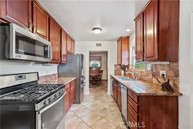 Detail Gallery Image 18 of 66 For 1327 Grove Ave, Upland,  CA 91786 - 3 Beds | 2 Baths