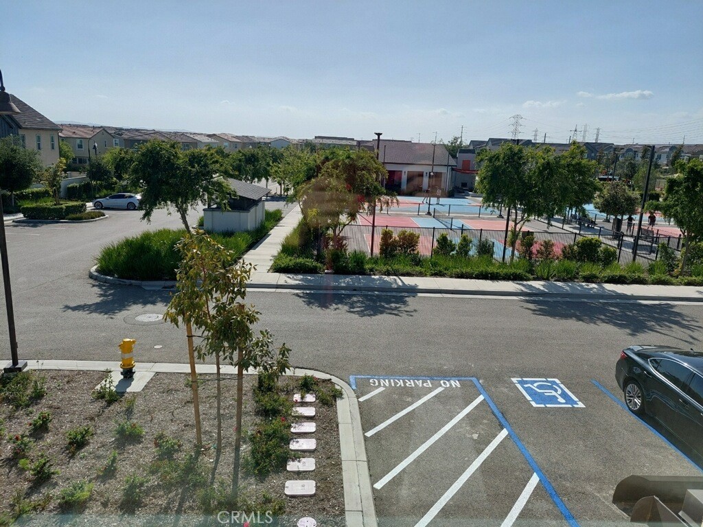 https://media.crmls.org/medias/5b200e37-467c-4071-922d-e02b800615a9.jpg?preset=X-Large