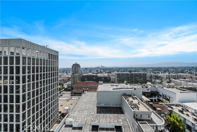 3785 Wilshire Boulevard, Los Angeles CA: https://media.crmls.org/medias/5b204d3f-2a80-4d87-98a6-1730f0f7c59d.jpg