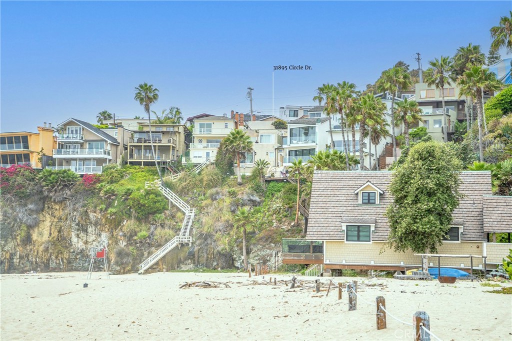 https://media.crmls.org/medias/5b20dd63-7227-428b-a360-02ce7274e230.jpg?preset=X-Large