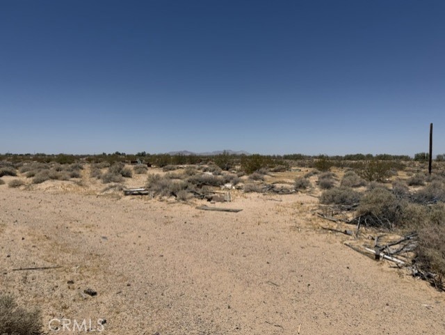 https://media.crmls.org/medias/5b20ee82-4dd1-47d4-973e-bc4356c778a8.jpg?preset=X-Large