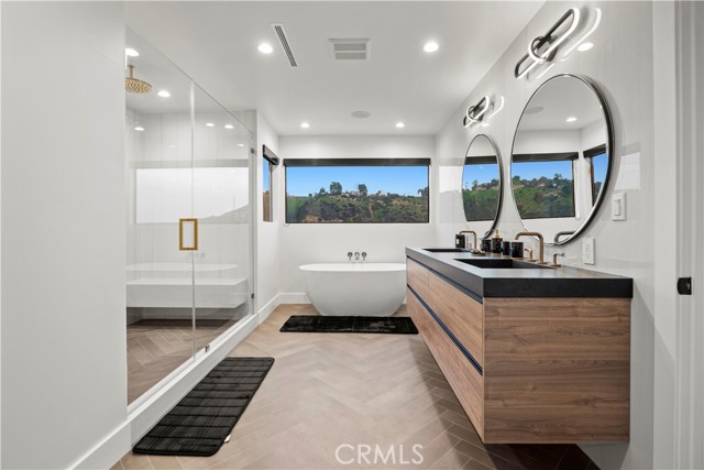 Detail Gallery Image 15 of 30 For 2369 Jupiter Dr, Los Angeles,  CA 90046 - 4 Beds | 4 Baths