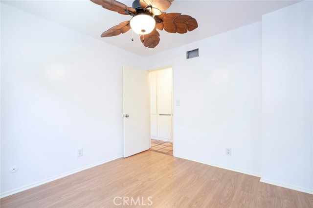 18119 Calvert Street photo 16