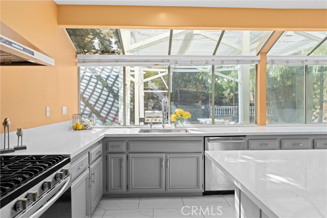 Detail Gallery Image 6 of 39 For 1020 La Salle Cir, Corona,  CA 92879 - 4 Beds | 3 Baths