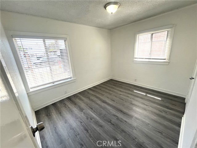 1702 W 60th Street, Los Angeles CA: https://media.crmls.org/medias/5b21f6d6-c17e-449f-b915-8ee36e406bd6.jpg