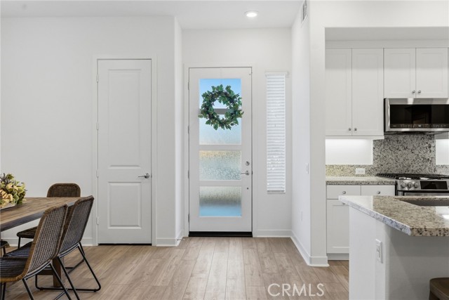 Detail Gallery Image 2 of 46 For 27410 N Merlin Pl #101,  Valencia,  CA 91381 - 2 Beds | 2 Baths