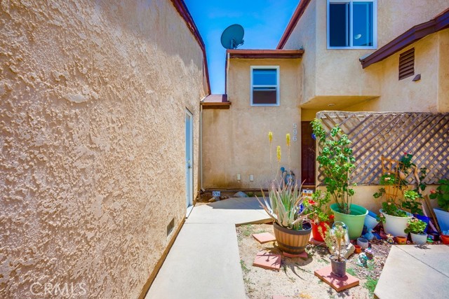 596 Parkview Drive, Lake Elsinore CA: https://media.crmls.org/medias/5b233b86-264b-4b45-b2c5-7f5933578404.jpg