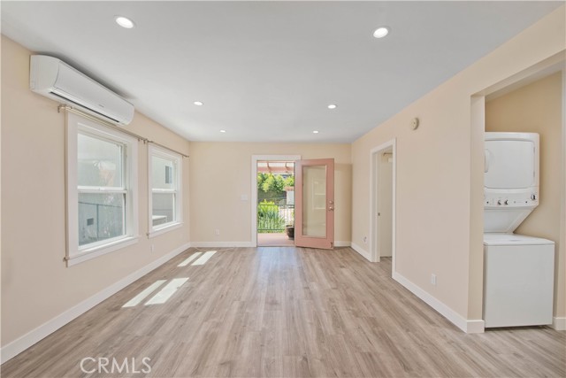 Detail Gallery Image 3 of 28 For 1639 Redcliff #1/2,  Los Angeles,  CA 90026 - 2 Beds | 1 Baths