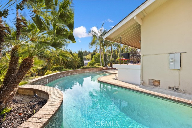 1481 Kensington Drive, Fullerton CA: https://media.crmls.org/medias/5b240e12-0b5c-449f-abf9-da6bbc03d391.jpg