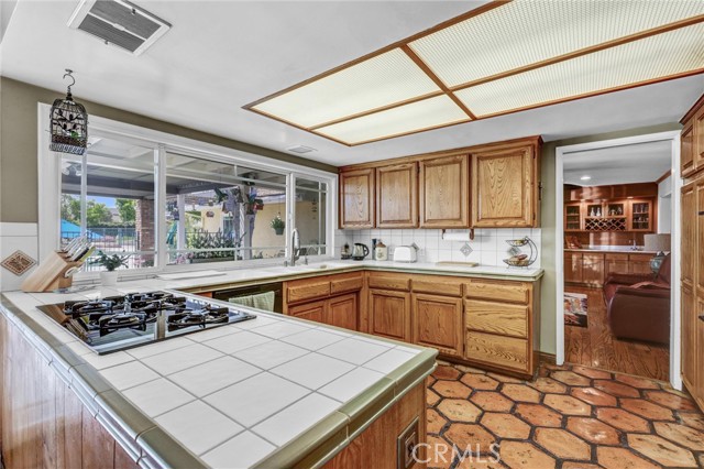 10417 Laramie Avenue, Chatsworth CA: https://media.crmls.org/medias/5b246b23-56c3-4a87-b59f-1abee3db558a.jpg