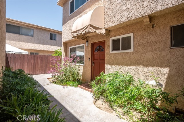 17061 Roscoe Boulevard, Northridge CA: https://media.crmls.org/medias/5b24b12a-da6d-4ac8-aea2-93fbd624a545.jpg