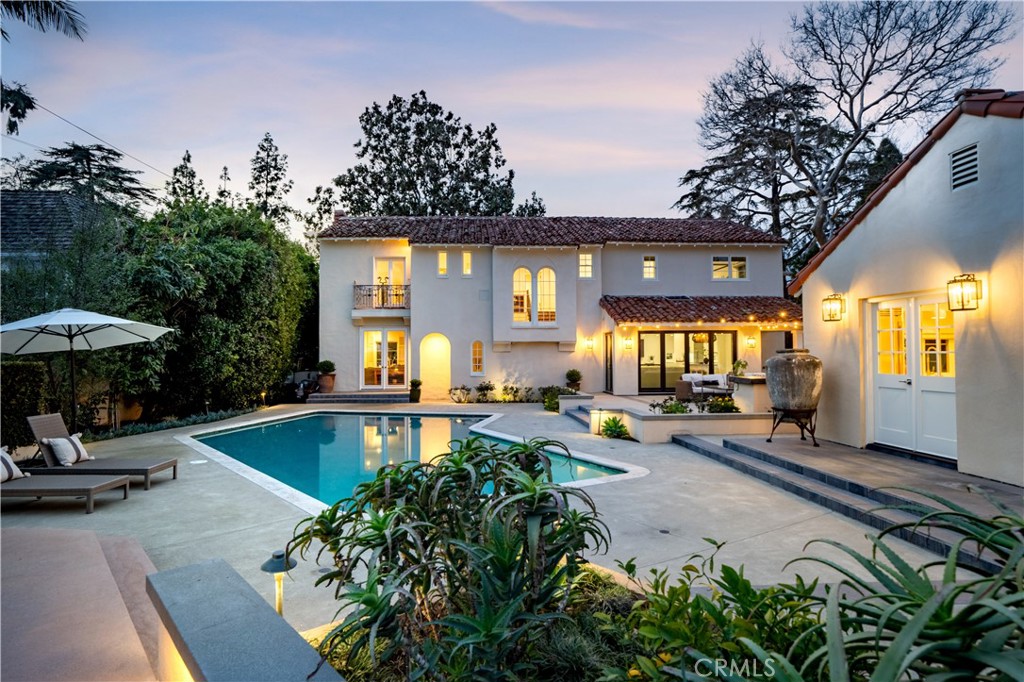 2003 N Victoria Drive