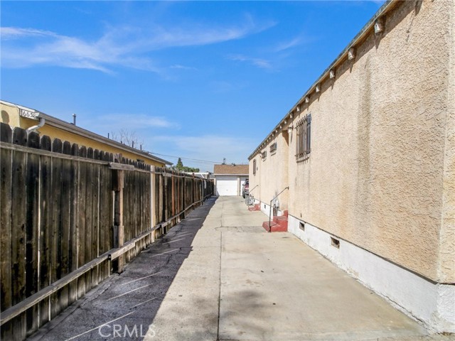 Detail Gallery Image 8 of 34 For 1667 E 111th, Los Angeles,  CA 90059 - 2 Beds | 2 Baths
