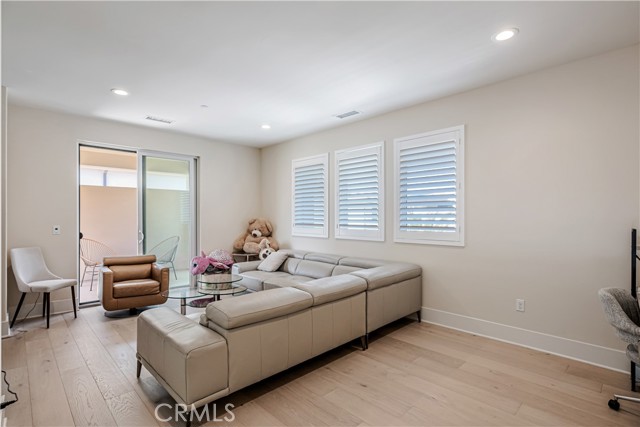 20532 W Birmingham Way, Porter Ranch CA: https://media.crmls.org/medias/5b251c1c-d870-4895-8f28-cf04e539b263.jpg
