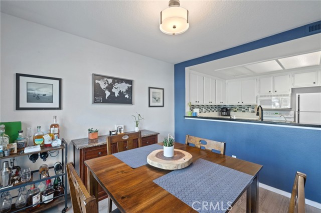 Detail Gallery Image 6 of 20 For 1363 N Schooner, Anaheim,  CA 92801 - 2 Beds | 1/1 Baths