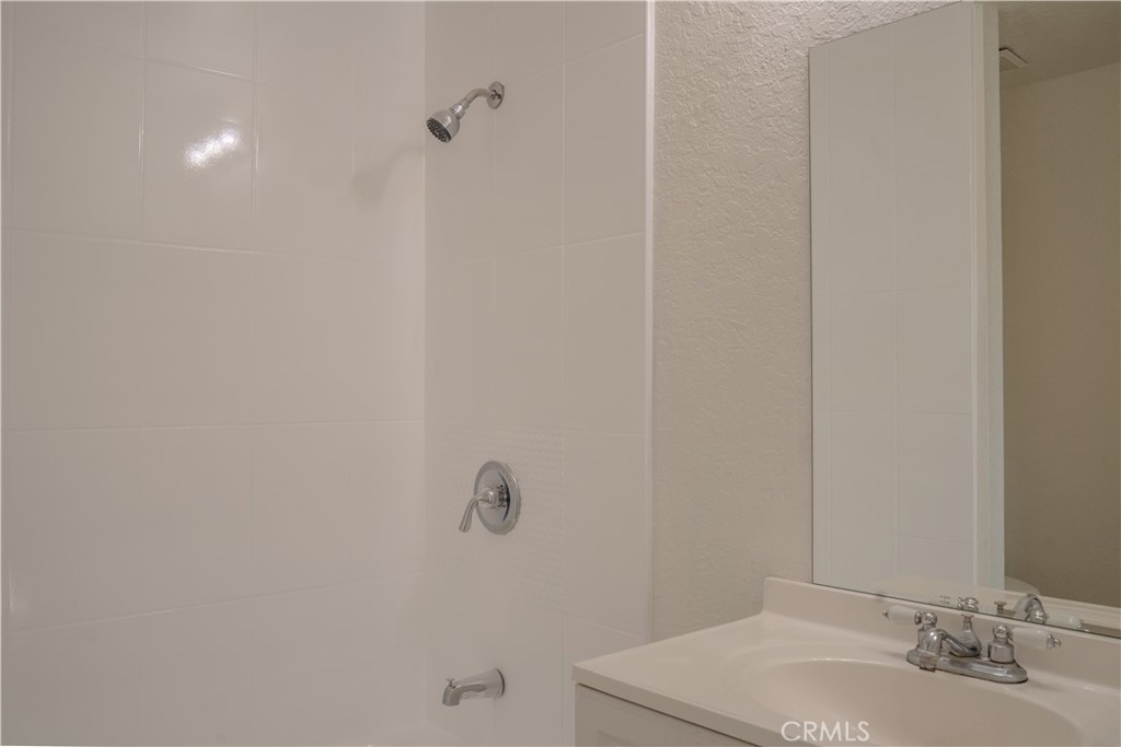 https://media.crmls.org/medias/5b263844-3a41-4bd0-a51e-ae0fb50c8926.jpg?preset=X-Large