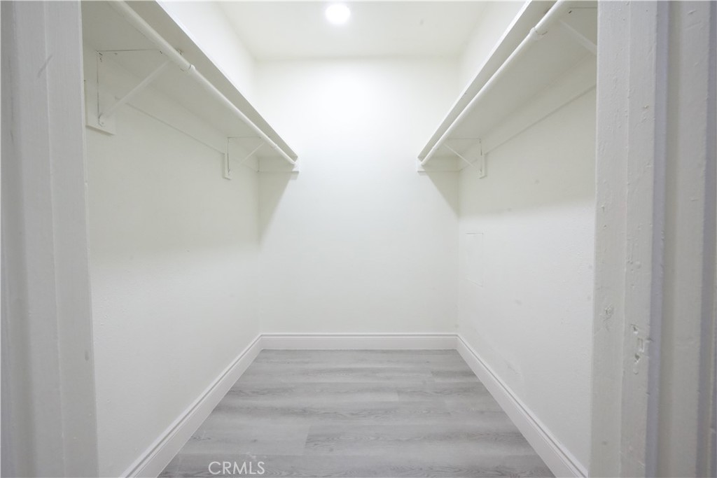 https://media.crmls.org/medias/5b26b251-9f5e-409f-a36d-ad7e6a97dcfe.jpg?preset=X-Large