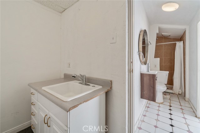 6913 Rubio Avenue, Lake Balboa CA: https://media.crmls.org/medias/5b274beb-c3f9-48a4-adbd-a1a7dfdea551.jpg