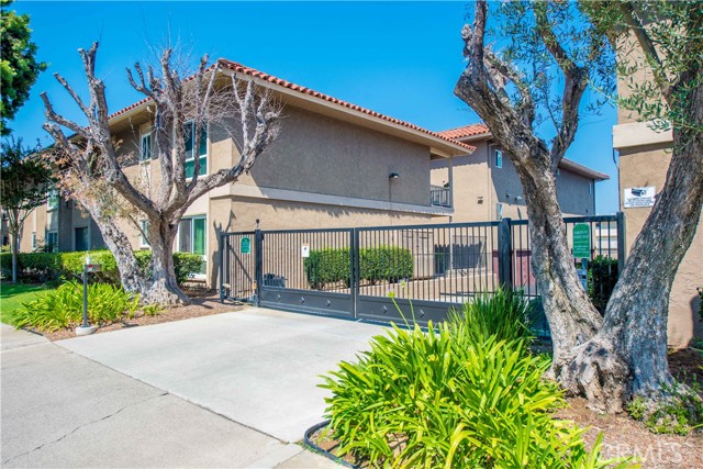 611 S La Veta Park Circle, Orange CA: https://media.crmls.org/medias/5b2896f2-da09-429c-ab12-5f489dfc8411.jpg
