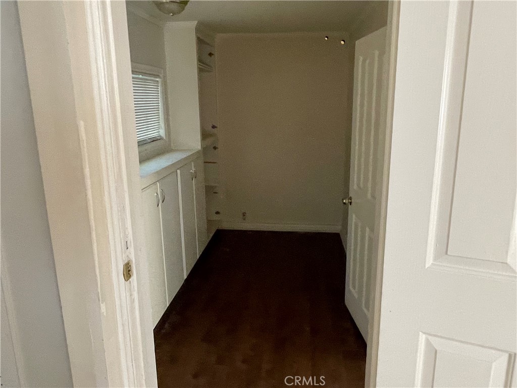 https://media.crmls.org/medias/5b2a3b5d-1544-4194-b07d-66e413105474.jpg?preset=X-Large
