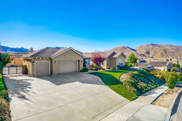 Detail Gallery Image 2 of 75 For 3086 Crystal Ridge Ln, Colton,  CA 92324 - 6 Beds | 5/1 Baths