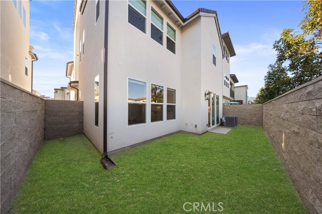 120 Pin Lane, Lake Forest CA: https://media.crmls.org/medias/5b2aff8a-63c2-457c-9b89-1643eff0f0f2.jpg