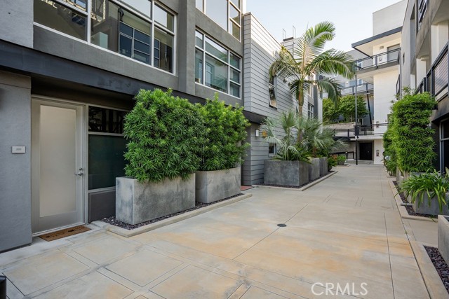 4111 W Sunset Boulevard, Los Angeles CA: https://media.crmls.org/medias/5b2b5d82-cdd9-44c4-b6df-b43313eac3c9.jpg