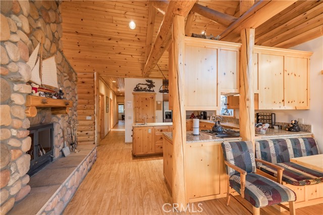 Detail Gallery Image 12 of 42 For 826 Boulder, Big Bear Lake,  CA 92315 - 3 Beds | 2/1 Baths