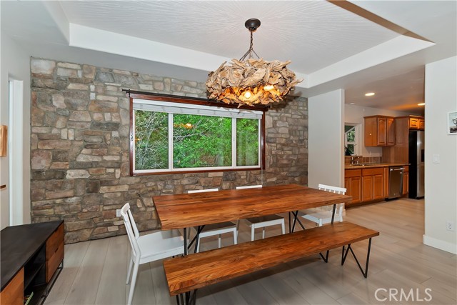24586 Horst Drive, Crestline CA: https://media.crmls.org/medias/5b2cc9f4-2527-4da6-b72f-d68a6abeb6da.jpg