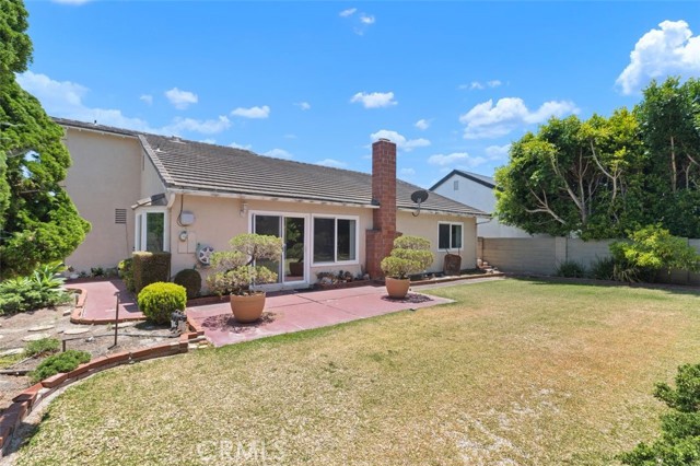 5391 Glenstone Drive, Huntington Beach CA: https://media.crmls.org/medias/5b2d7447-114d-4034-9afd-69fd76f70146.jpg
