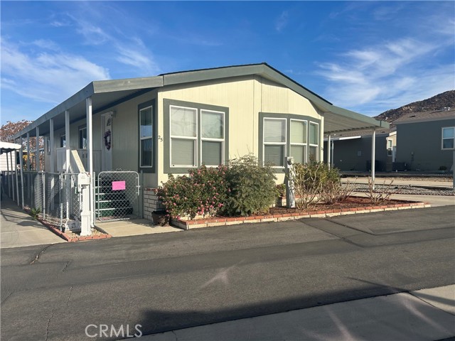 Detail Gallery Image 2 of 29 For 1700 S State St #25,  Hemet,  CA 92543 - 3 Beds | 2 Baths