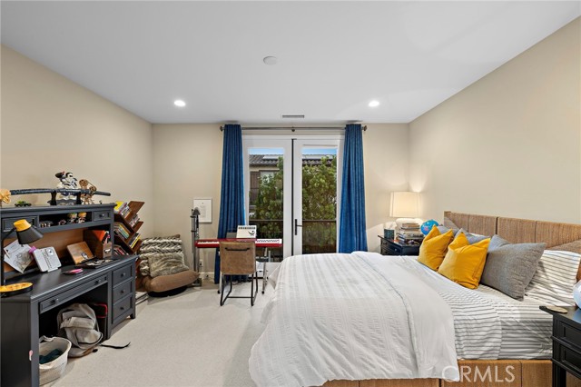 137 Sunset, Irvine CA: https://media.crmls.org/medias/5b2dffcc-139c-4cf2-8de5-401bfae3e558.jpg
