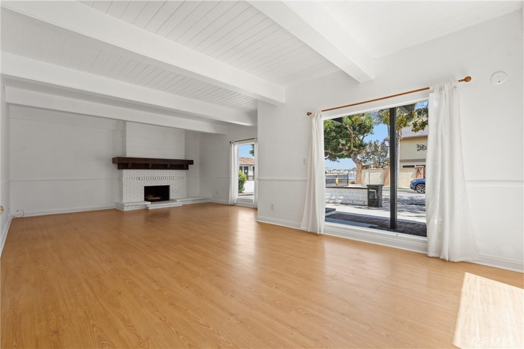 https://media.crmls.org/medias/5b2e481c-0d85-4b28-a14b-65df1a3a0dad.jpg?preset=X-Large