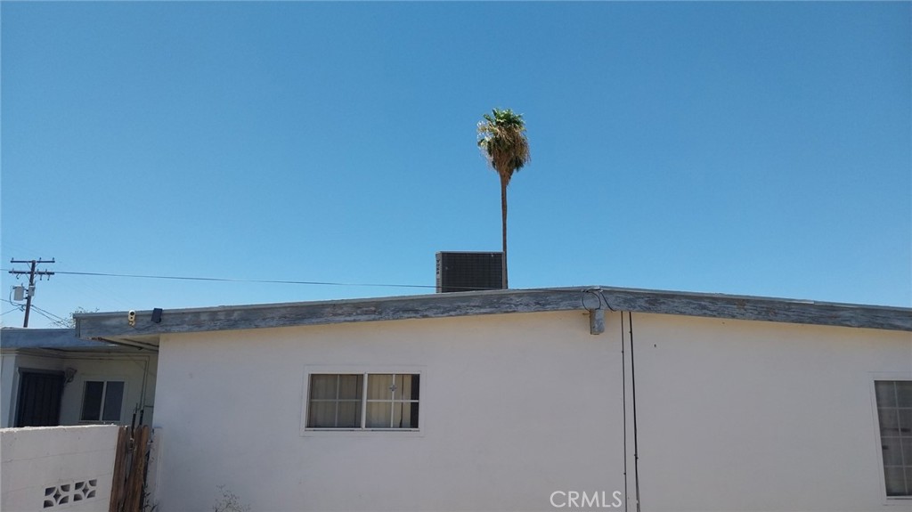 https://media.crmls.org/medias/5b2ea54b-1e27-4bc3-ae11-de31c926397e.jpg?preset=X-Large