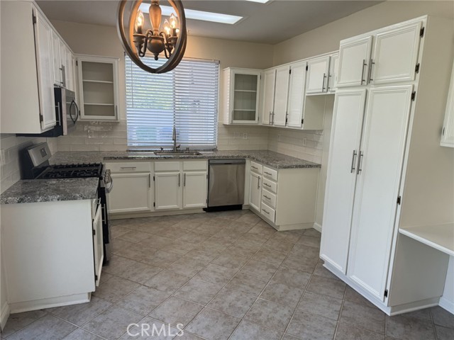 Detail Gallery Image 11 of 34 For 935 Mesa Alta Cir, Corona,  CA 92879 - 3 Beds | 2/1 Baths